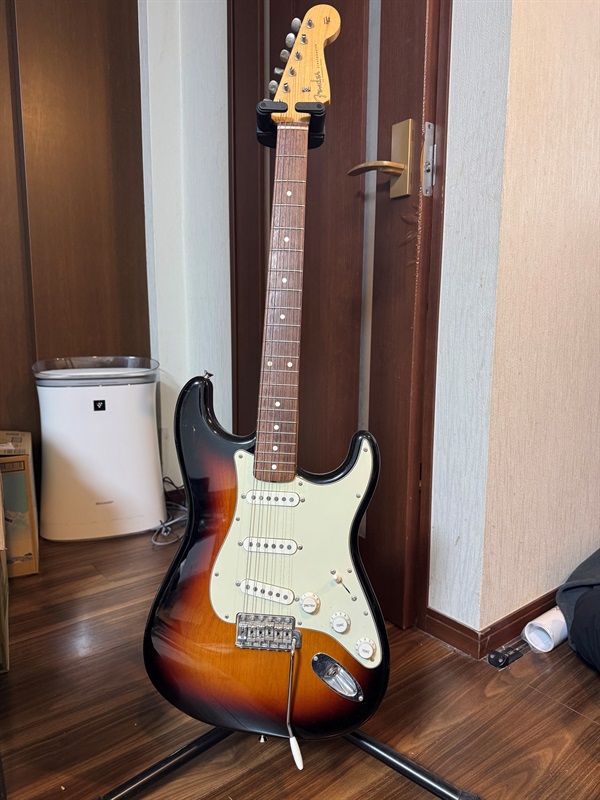 Fender Made in Japan HERITAGE 60S STRAT  RW 3TSの画像